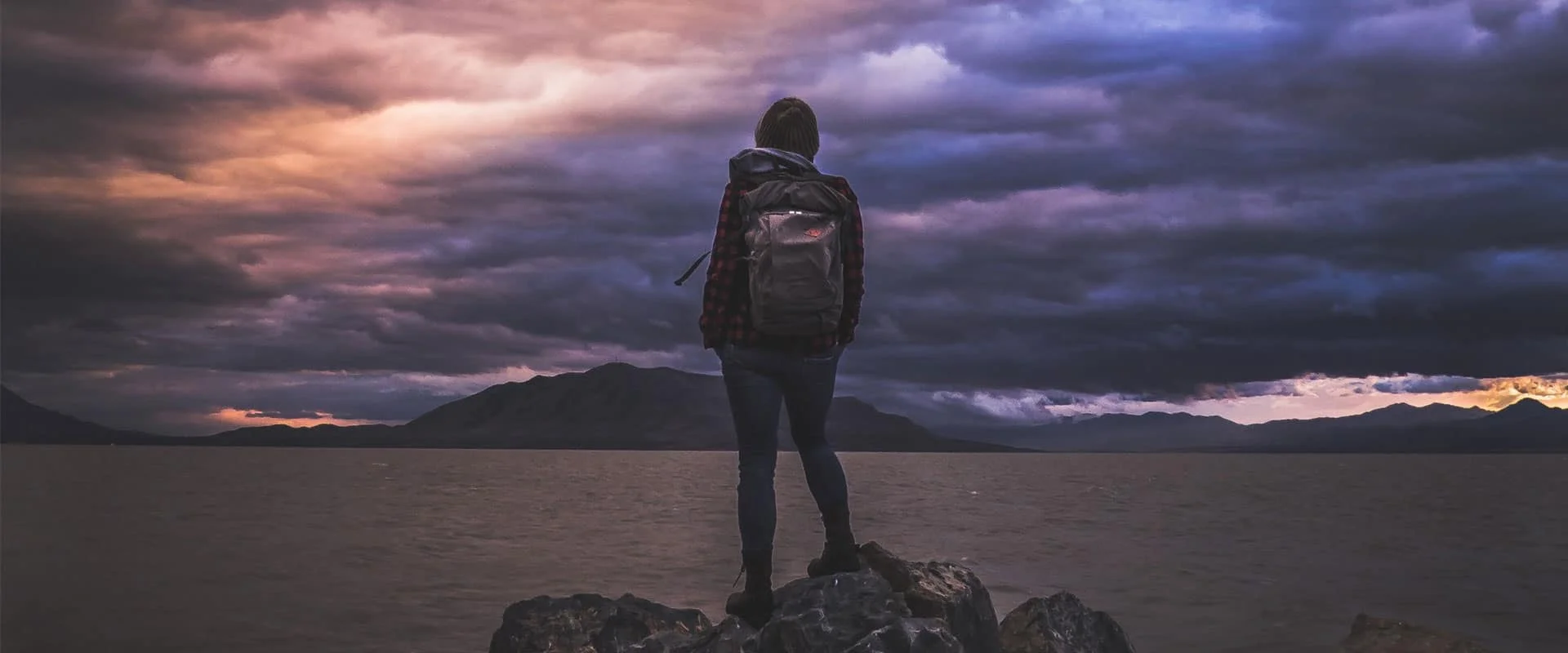 7 Way to Make Income while Traveling the World