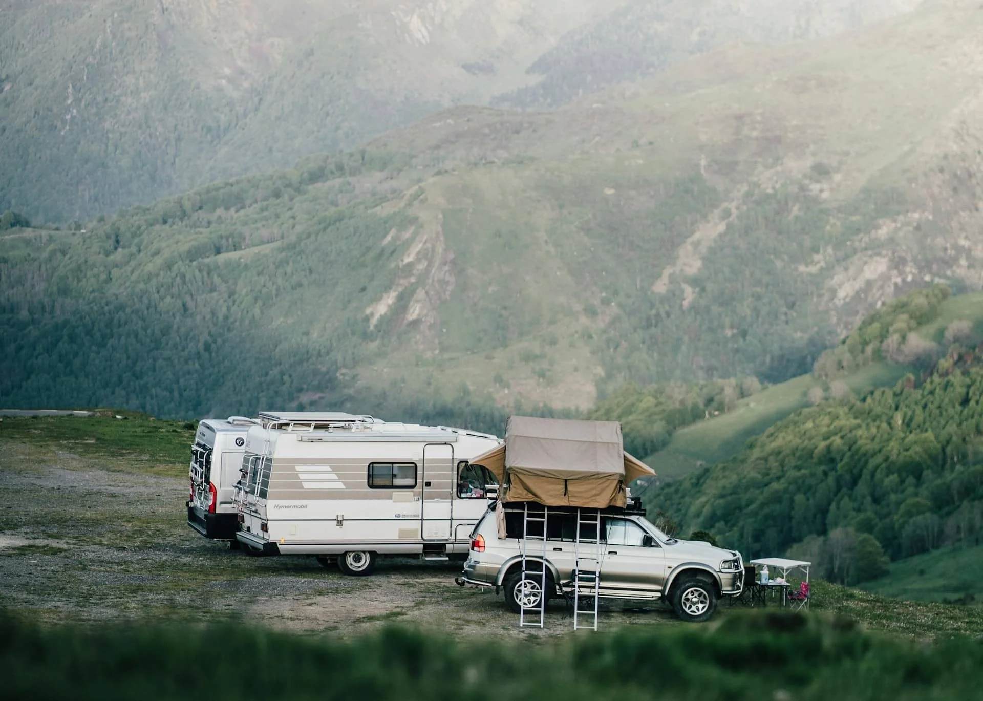 How to Enjoy Scenic Drives and Hidden Gems While on Wheels