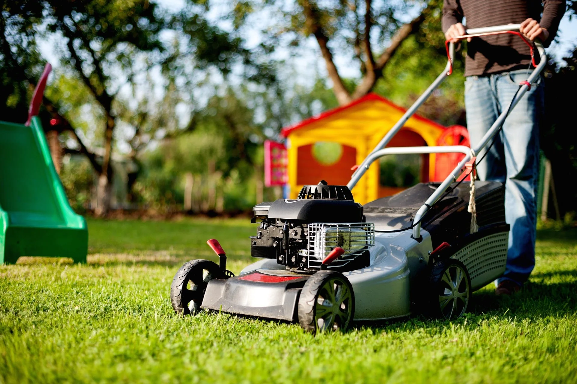 Pros and Cons of Using a Van for a Lawn Mowing Business
